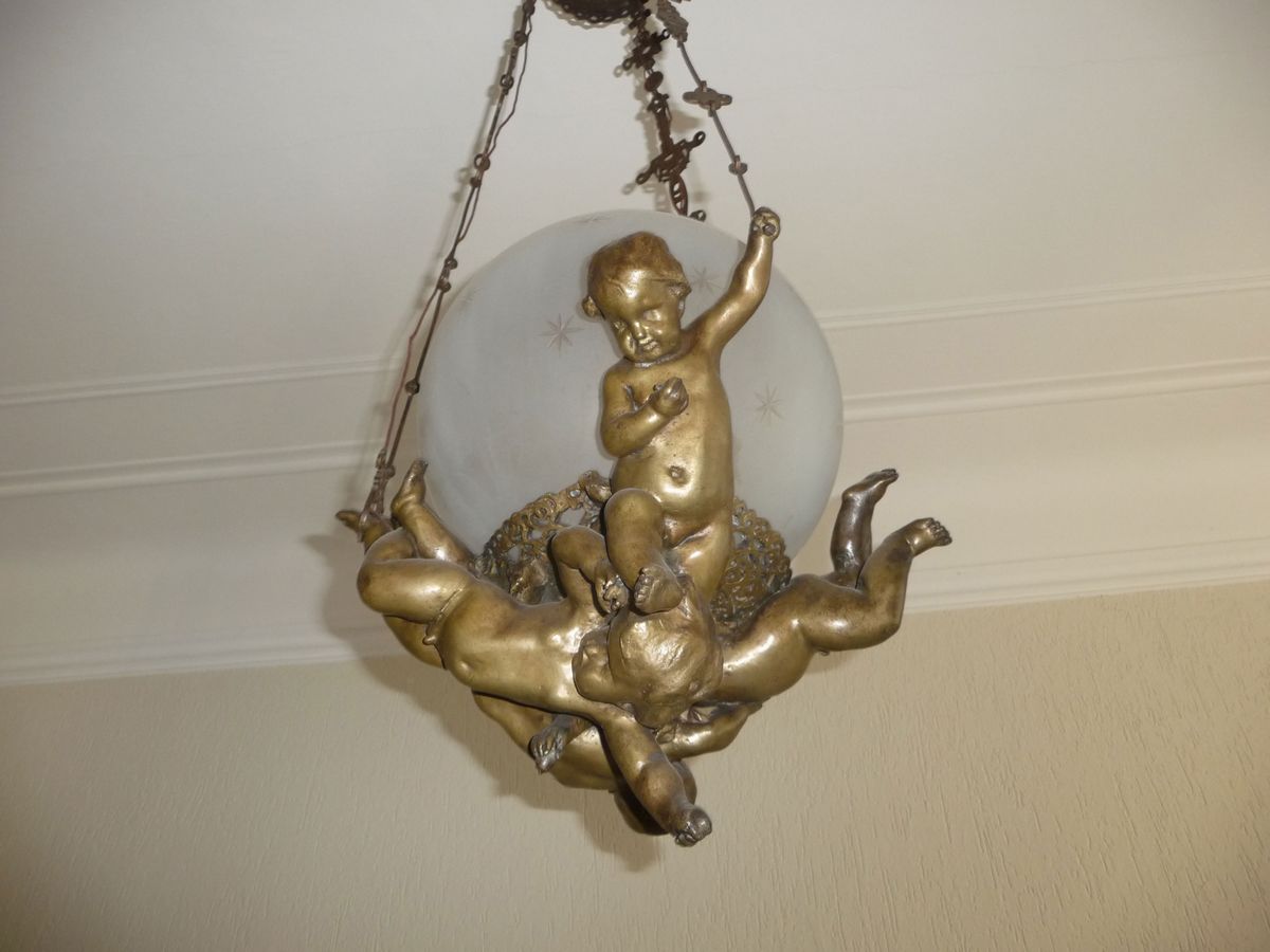 Scuola Italiana della Seconda Metà del XIX Secolo - Lampadario in Bronzo con Teoria di Puttini