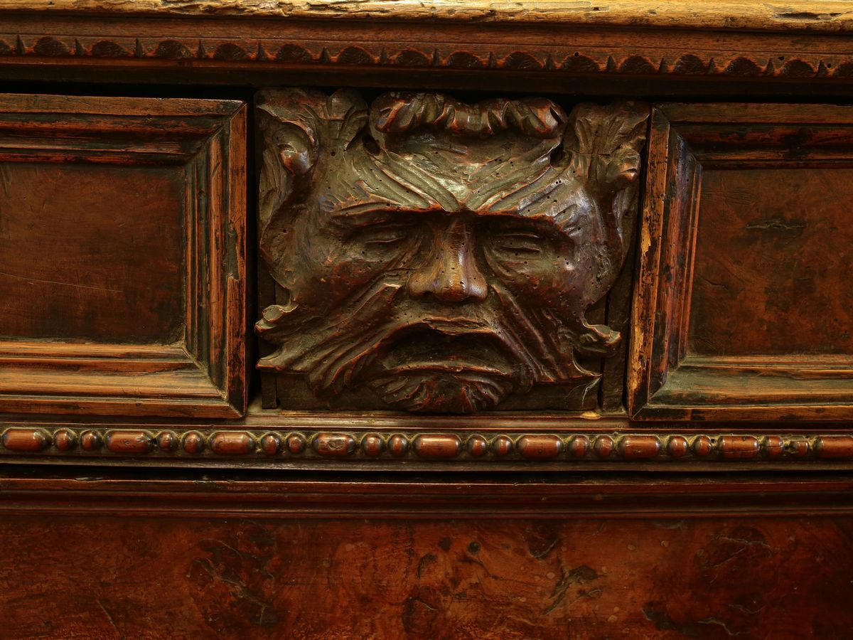 Cassettone in Noce