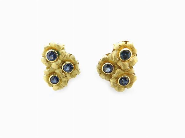 Yellow gold earrings with sapphires