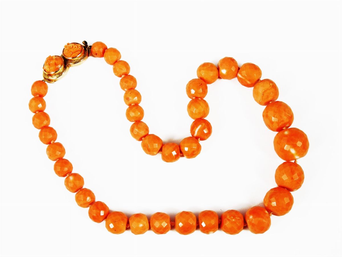 Collana Scalare in Corallo Arancio a Sfere Sfaccettate