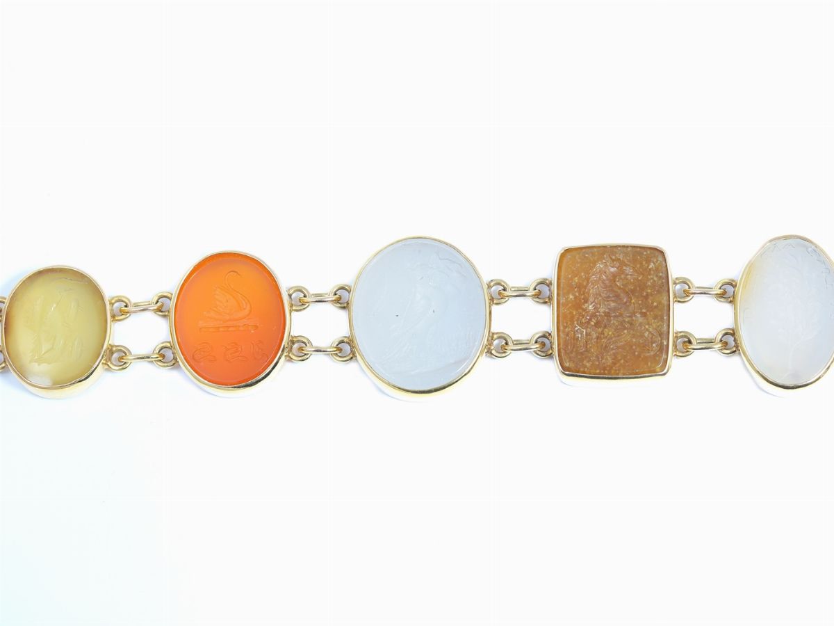 Demi Parure Bracciale e Spilla in Oro Giallo Rispettivamente 375 e 750/1000