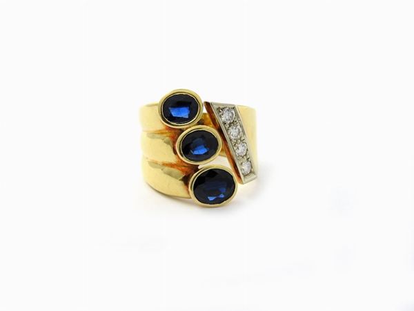 Yellow gold ring with diamonds and sapphires