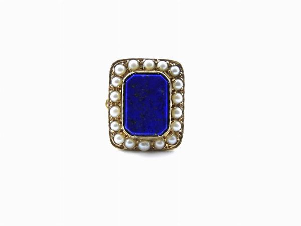 Yellow gold ring with half pearls and lapis lazuli