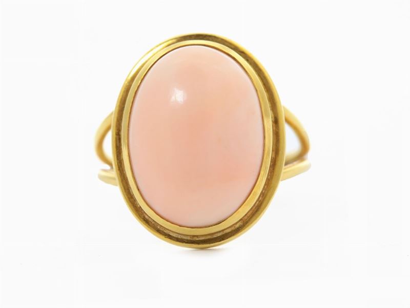 Anello in Oro Giallo e Corallo Rosa