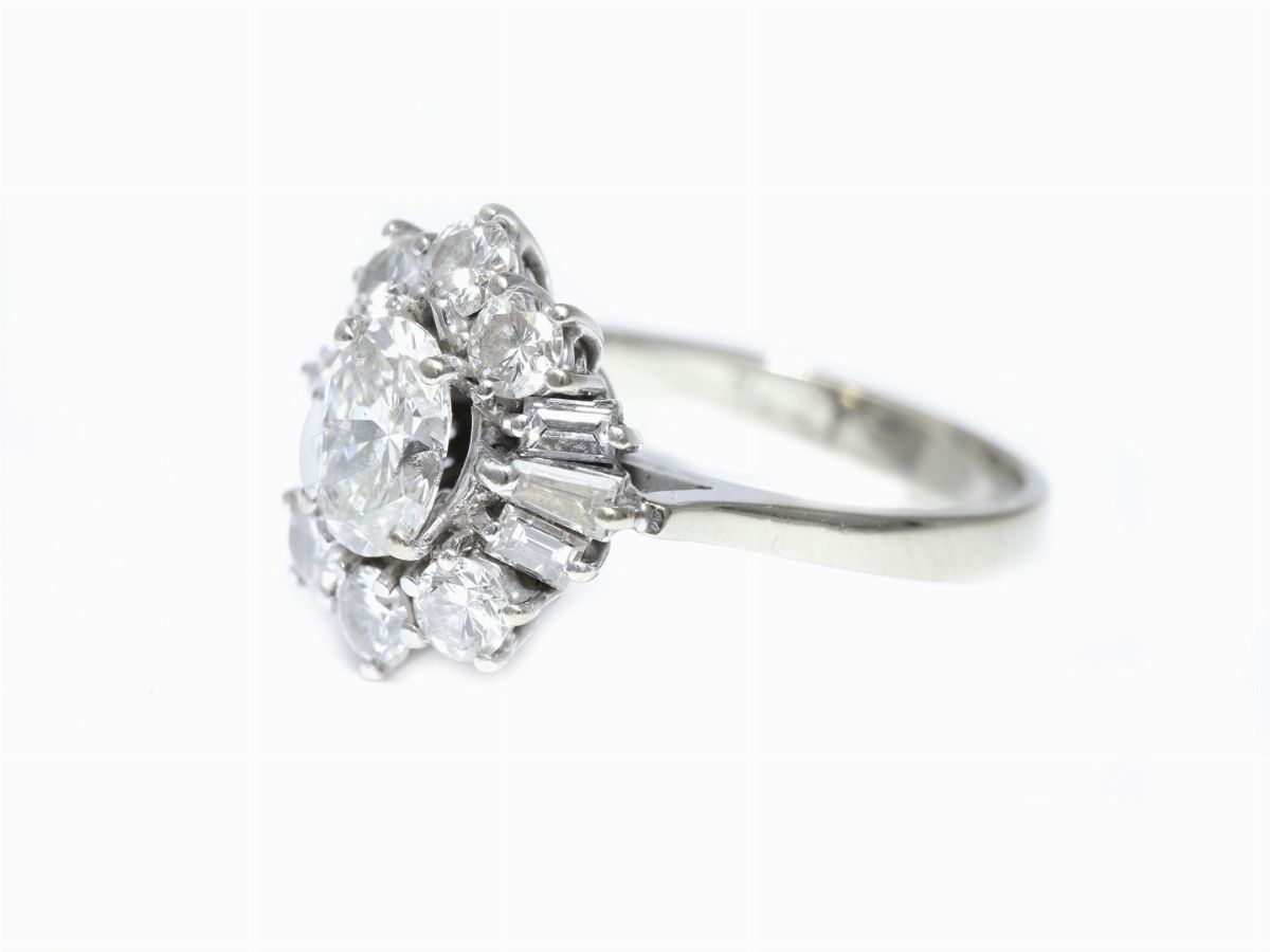 Anello a Margherita in Oro Bianco e Diamanti