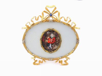Portaritratti da Tavolo in Oro Giallo, Argento, Smalti, Diamanti e Miniatura Centrale