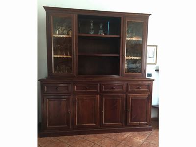 Vetrina a Due Corpi in Noce