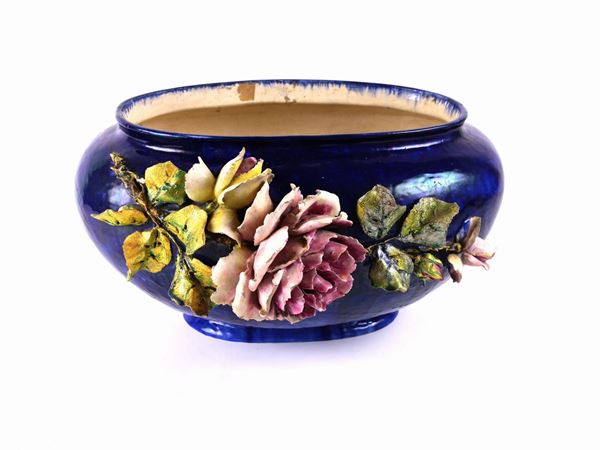 A ceramic flower pot