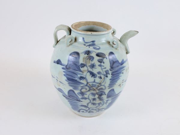 A large china pitcher  (China, 20th century)  - Auction Furniture and Old Master Paintings - Maison Bibelot - Casa d'Aste Firenze - Milano