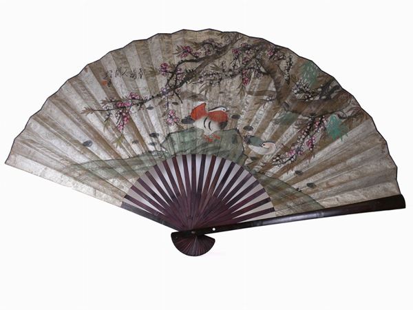 A large china fan  (Manifattura orientale)  - Auction Furniture and Old Master Paintings - Maison Bibelot - Casa d'Aste Firenze - Milano