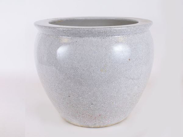 A large porcelain cachepot
