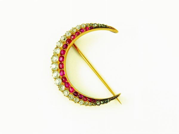 Yellow gold brooch with diamonds and rubies