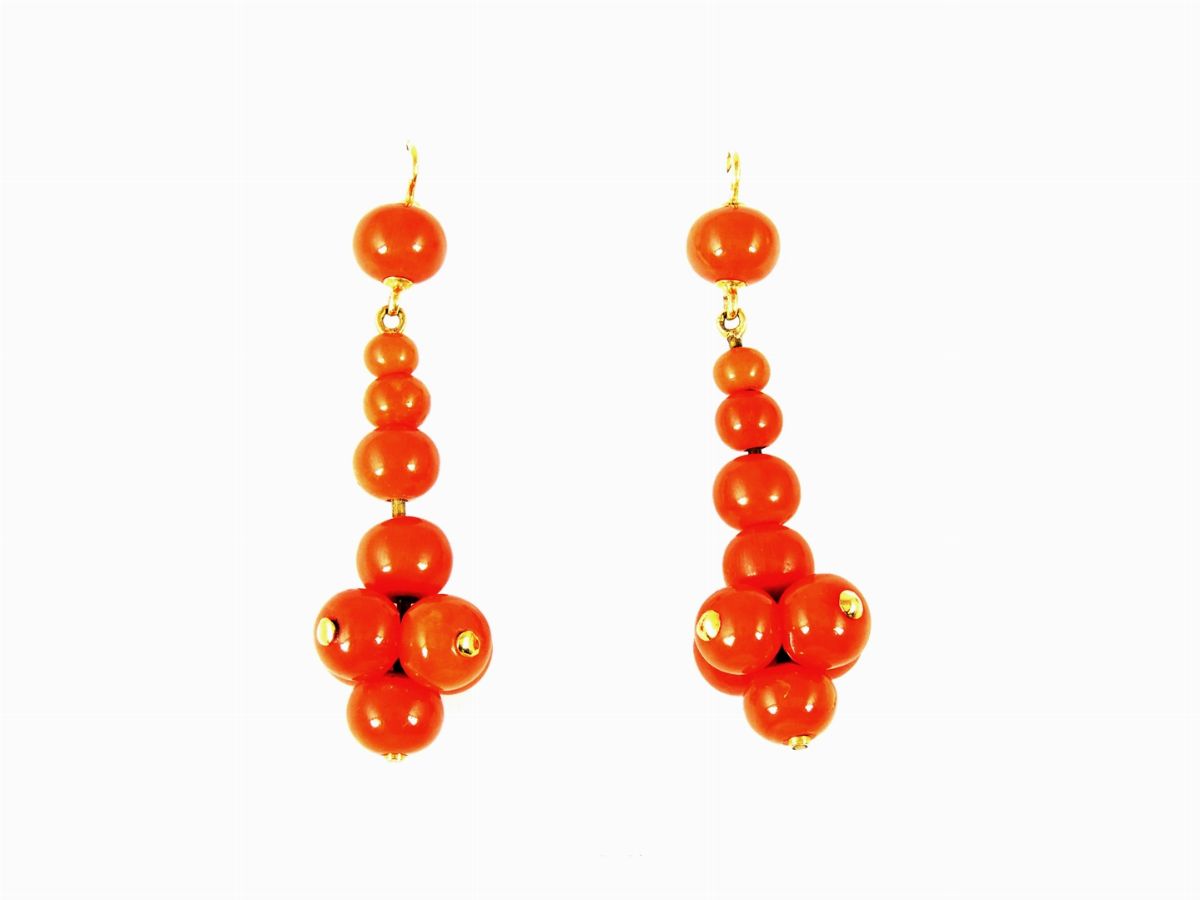 Demi Parure Collana Scalare e Orecchini Pendenti in Oro Giallo e Corallo Rosso a Sfere Irregolari