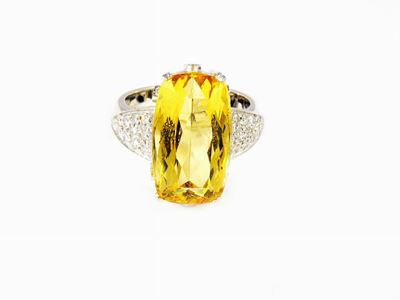 Anello in Oro Bianco con Diamanti e Berillo Eliodoro