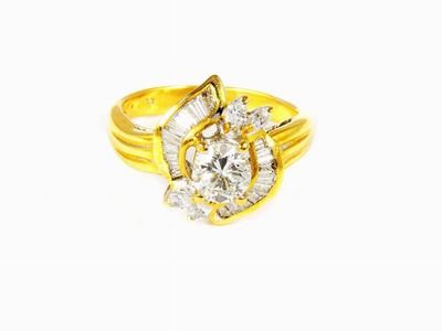 Anello a Margherita in Oro Giallo con Diamanti