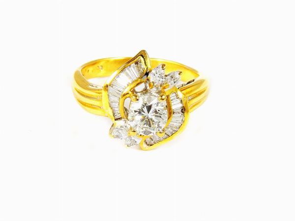 Yellow gold daisy ring with diamonds