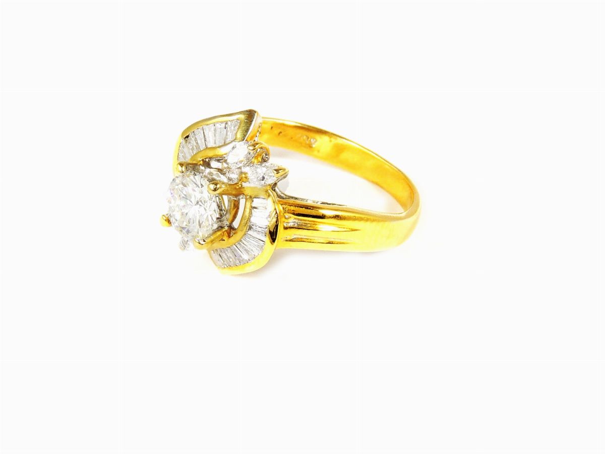 Anello a Margherita in Oro Giallo con Diamanti