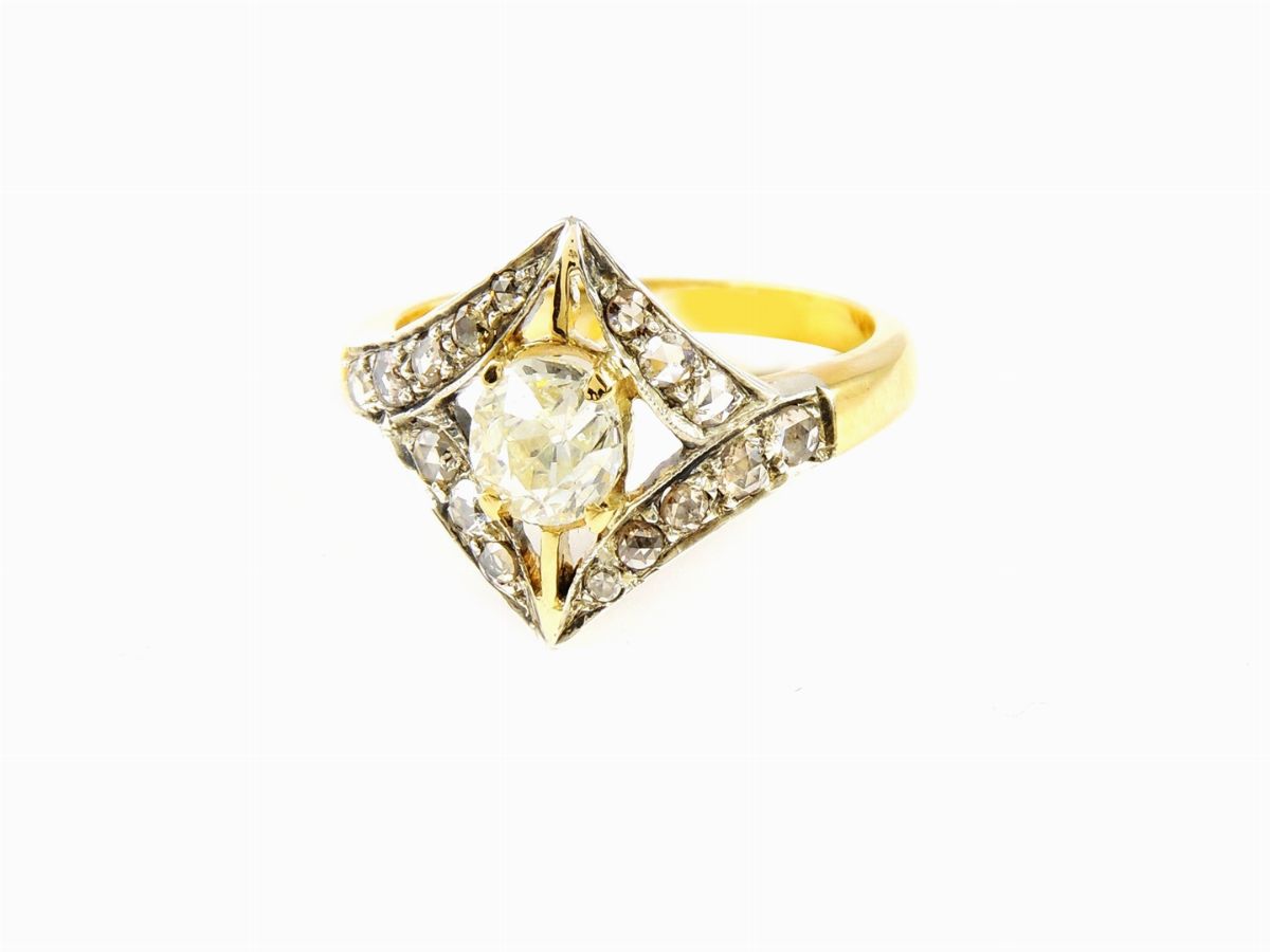 Anello in Oro Giallo e Argento con Diamanti