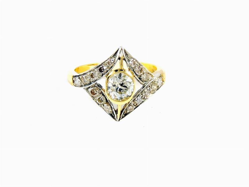 Anello in Oro Giallo e Argento con Diamanti