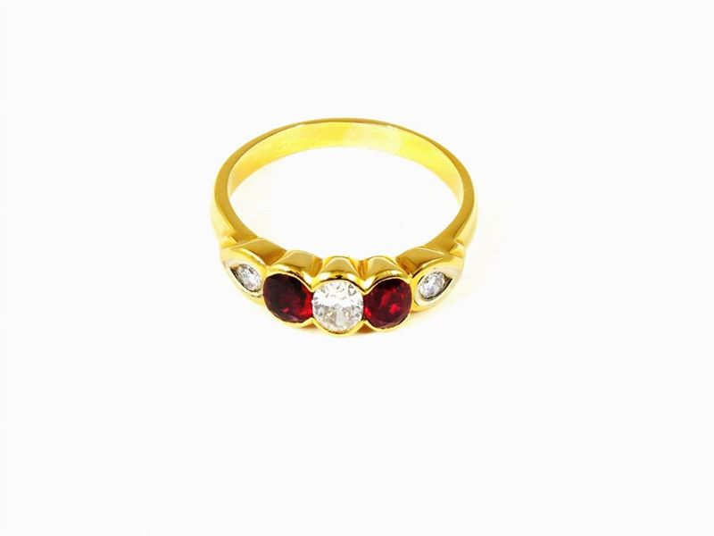 Anello a Fascia in Oro Giallo con Diamanti e Rubini