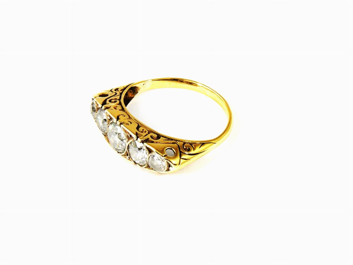 Anello in Oro Giallo con Diamanti