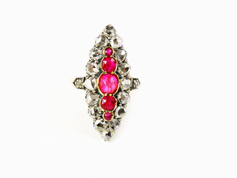 Anello in Oro Giallo e Argento con Diamanti e Rubini