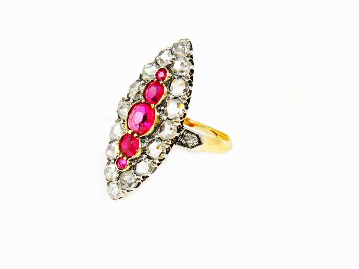 Anello in Oro Giallo e Argento con Diamanti e Rubini