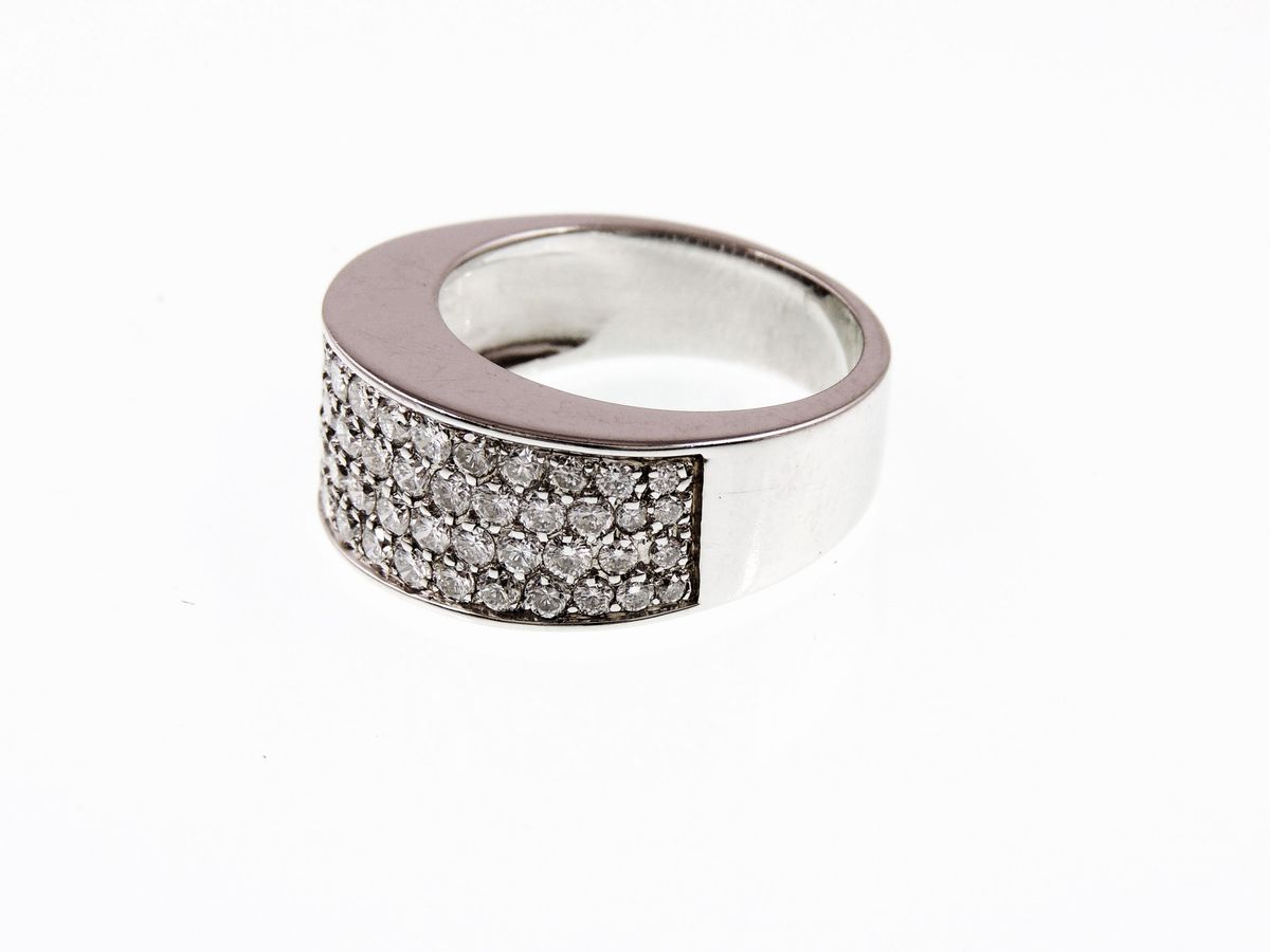 Anello a Fascia in Oro Bianco e Diamanti