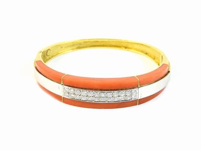 Bracciale Rigido in Oro Giallo, Bianco, Diamanti e Corallo Rosso