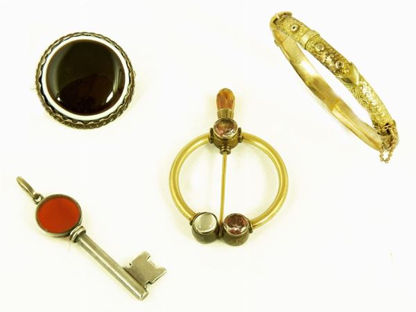 A lot of vintage bijoux  - Auction Accessories and Fashion Vintage - Maison Bibelot - Casa d'Aste Firenze - Milano