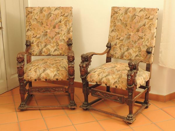 Coppia di seggioloni in noce