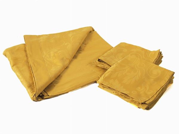 A golden damask cotton table cloth