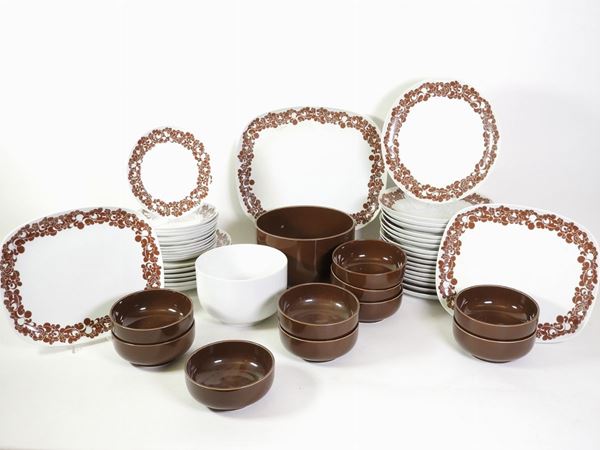 A Rosenthal Wolf Karnagel porcelain dish set, Plus Cordial model