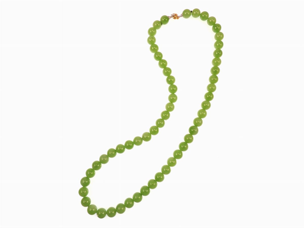 Collana di Nefrite Siberiana con Fermezza in Oro Giallo e Bianco con Piccoli Diamanti
