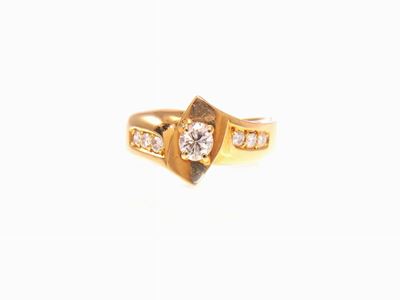 Anello in Oro Giallo con Diamanti