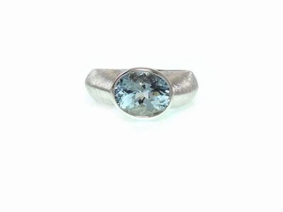 Anello in Oro Bianco con Acquamarina