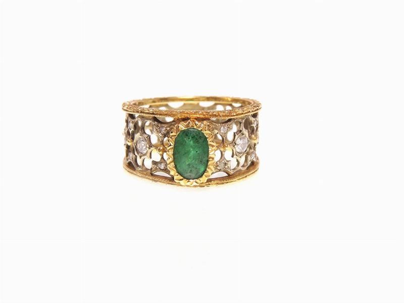 Anello a Fascia in Oro Bianco e Giallo con Diamanti e Smeraldo