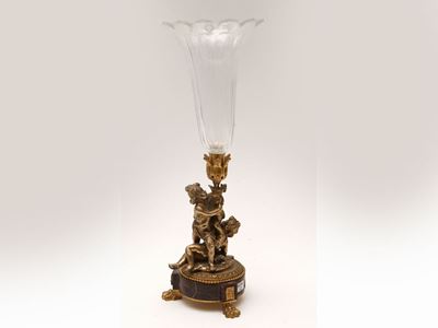 Un Vaso in Cristallo, Bronzo Dorato e Marmo