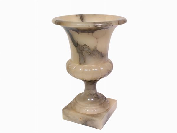 An alabaster mediceo vase