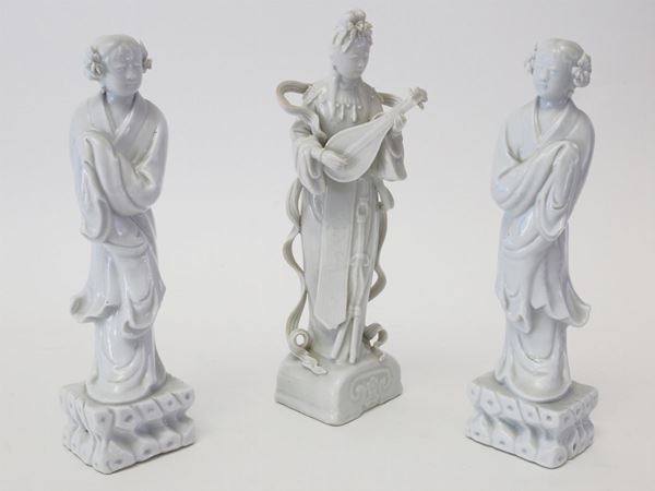 Tre figure in porcellana