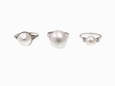 Tre Anelli in Oro Bianco con Perle e Piccoli Diamanti