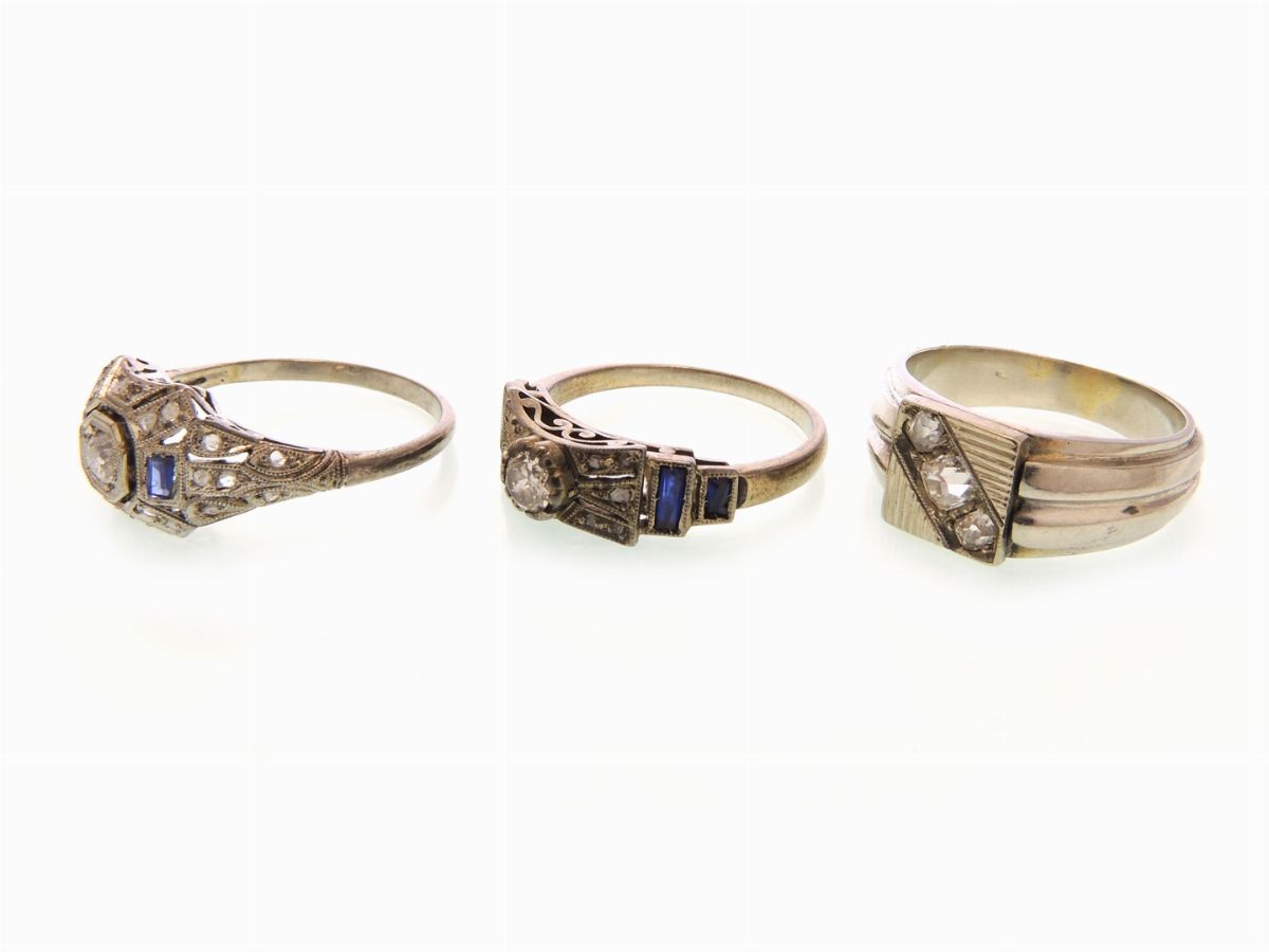 Tre Anelli in Oro Bianco con Diamanti e Pietre Blu