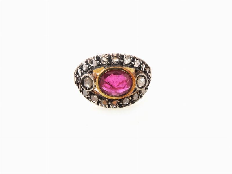 Anello in Oro Giallo e Argento con Diamanti e Rubino