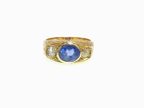 Yellow gold ring with diamonds and sapphire