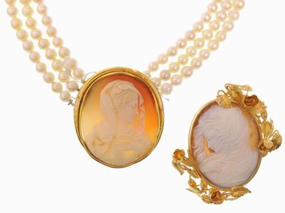 Collana a Tre Fili di Perle Coltivate Akoya e Spilla
