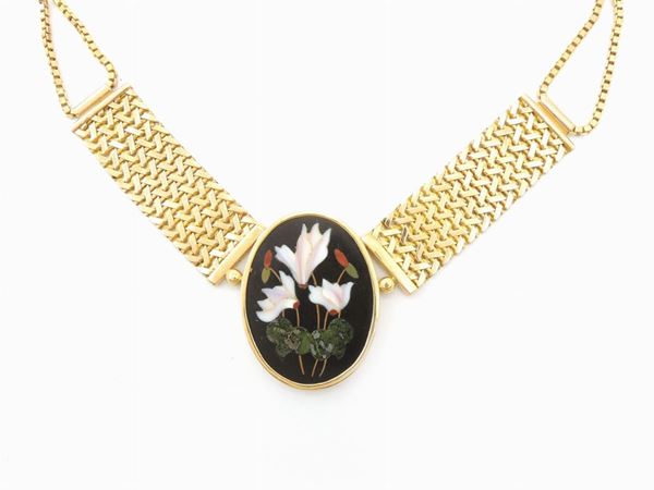 Yellow gold necklace with Florentine mosaic central medallion
