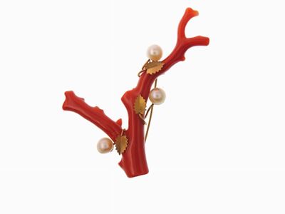 Cinque Spille in Oro Giallo, Corallo Rosso e Perle Coltivate Akoya