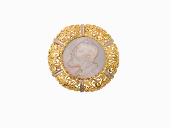 Yellow gold pendant brooch with carved mother-of-pearl