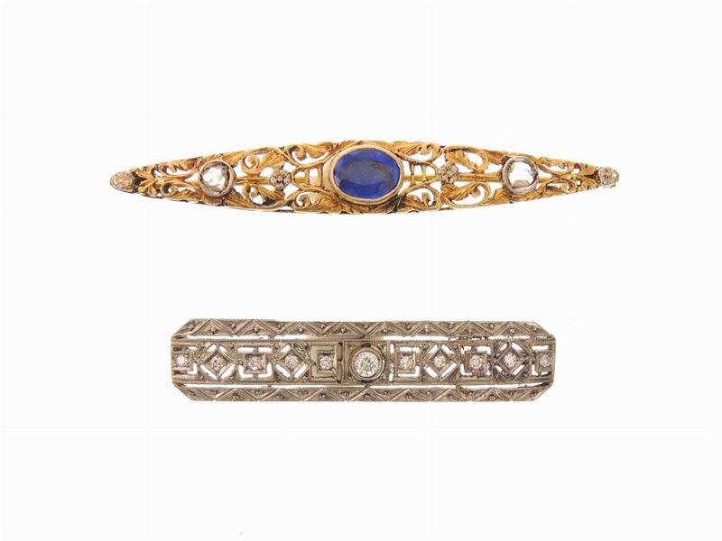Due Spille in Oro Giallo e Bianco con Diamanti e Pietre Blu