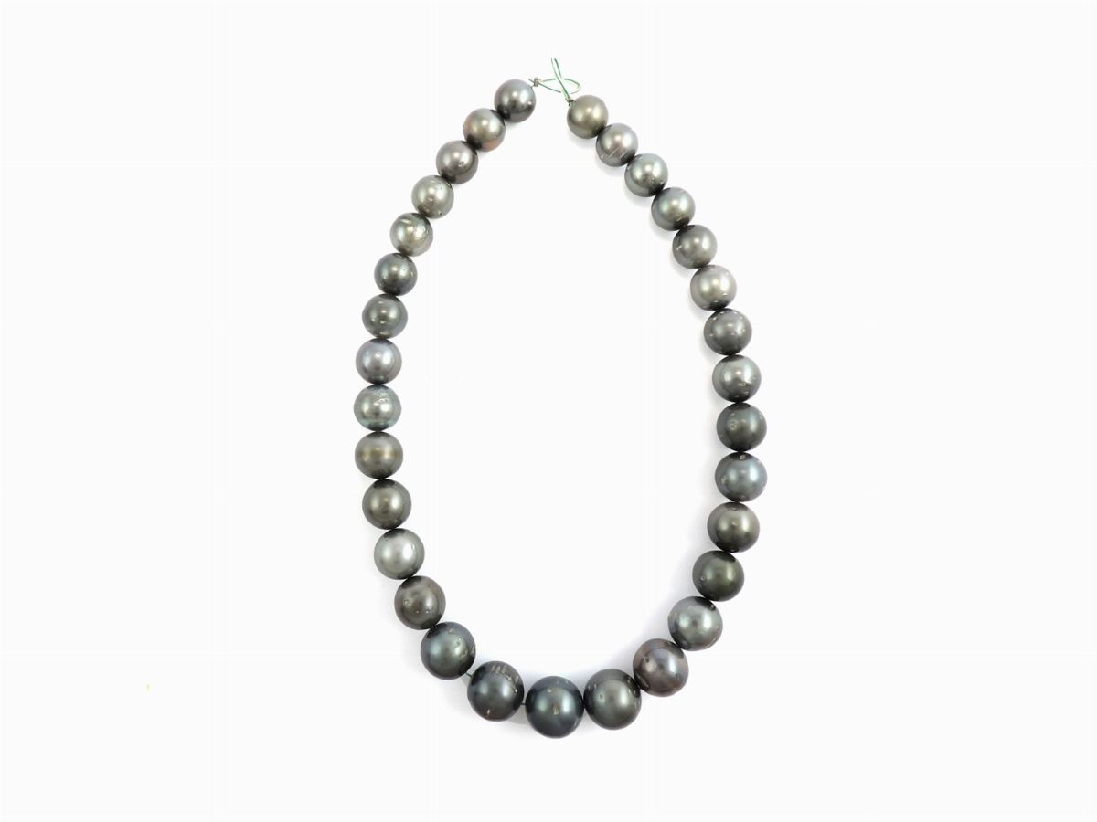 Filo Scalare di Perle Coltivate Tahiti Grigio Scuro